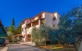 Apartments Valbandon